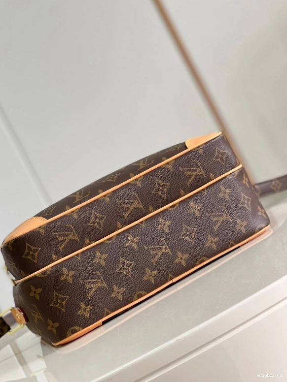 WIS VUITTON LOUIS MESSENGER 1006